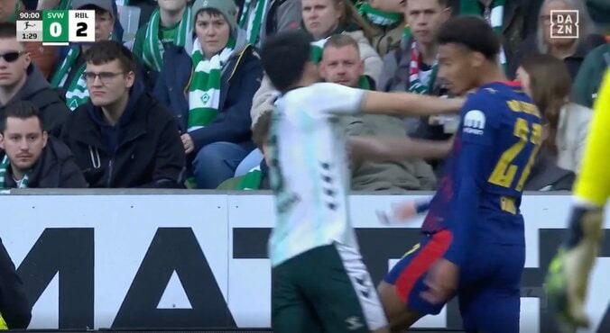 場内騒然！菅原由勢がブチギレ… 相手選手を突き飛ばす！「めっちゃキレてる」遅延行為にヒートアップ→あわや“一触即発”「さすが熱いな」 5枚目