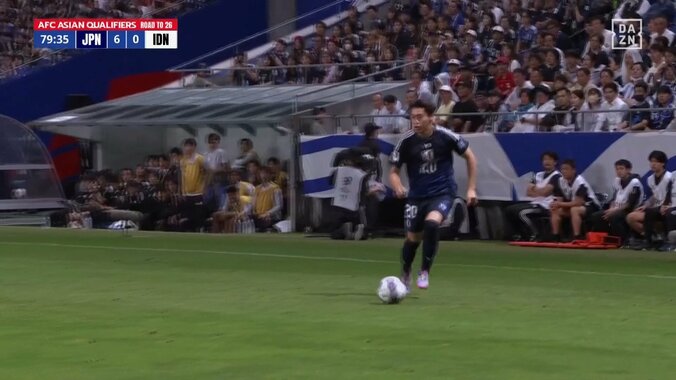 三笘かよ！21歳爆速ドリブラーの“圧巻突破”が話題沸騰「マジ三笘2世」「ゴリゴリ行くやん」驚愕スピード＆超絶緩急で縦突破→ゴール演出の瞬間 4枚目