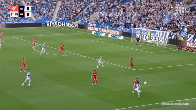 「タケがモドリッチしてる」久保建英の“意表を突くアウトサイドパス”にSNS騒然！「うますぎる」「これは騙される」 4枚目