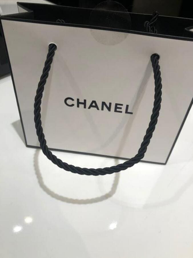  平野ノラ、2年越しに『CHANEL』で購入した品「一時はお店に入るのも2時間待ち」  1枚目