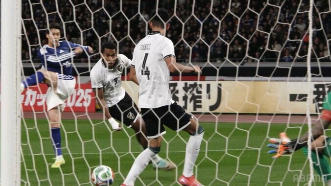 「王様だ」鎌田大地の“股抜きボレー弾”にファン驚愕！「技術の結晶」「逆足とかまったく関係なし」久保建英のクロスを胸トラップ→左足一閃 5枚目