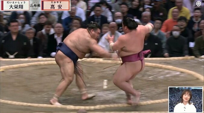 「行司に助けられた！」ベテラン実況も驚愕の展開 「珍しいものみた」土俵際の攻防が話題 4枚目