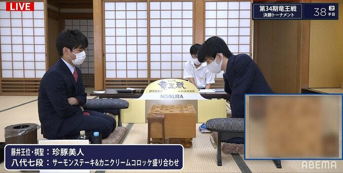 藤井聡太王位・棋聖、挑決三番勝負かけた一局 戦型は「矢倉」に 八代弥七段と対局中／将棋・竜王戦決勝T 1枚目