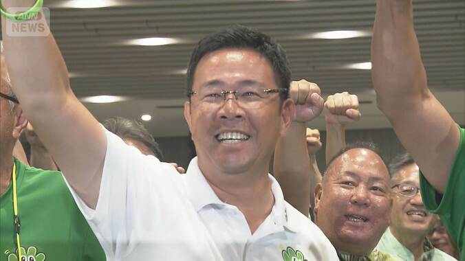 自民など推薦の新人・古謝氏が当選　辺野古移設反対の現職破る　沖縄県知事選 1枚目