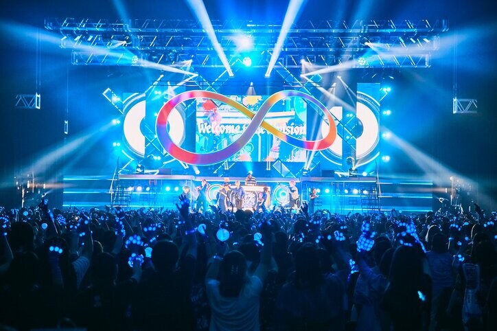 『ヒプノシスマイク』史上初のディビジョン別ライブが開幕！ハマに“ハマ”った2日間！浅沼晋太郎「こうして青い光だけの海を見ることができるとは思っていませんでした」