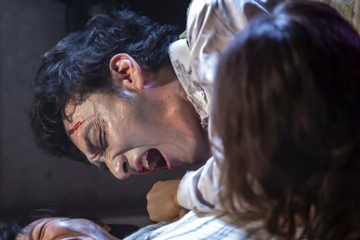 草なぎ剛が新人ヤクザやゾンビに！『台風家族』より新カット到着