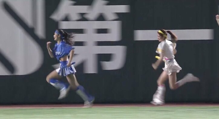 あの最後の走者は誰だ！？ “チア最速”リレー対決に出現した可愛すぎるチアランナーの足が速すぎてヤバいと話題に 「代走でいける」「鳥肌立った」