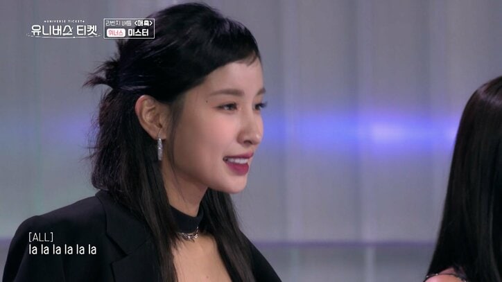 ハニ族出身の話題の13歳美少女、へそ出しルックでKARA『ミスター』を溌剌パフォーマンス！