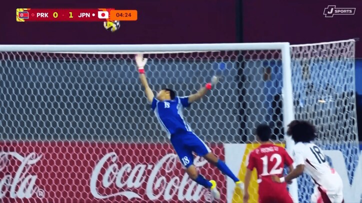 技ありヘディングシュートが相手GKの頭上を越す