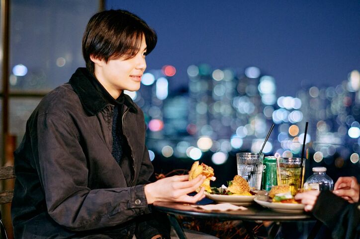 美しすぎる青学女子大生にメロメロの5歳年下ワンコ系男子「他の男子と2ショット撮らないで」嫉妬心むき出し『花束オオカミ』第3話