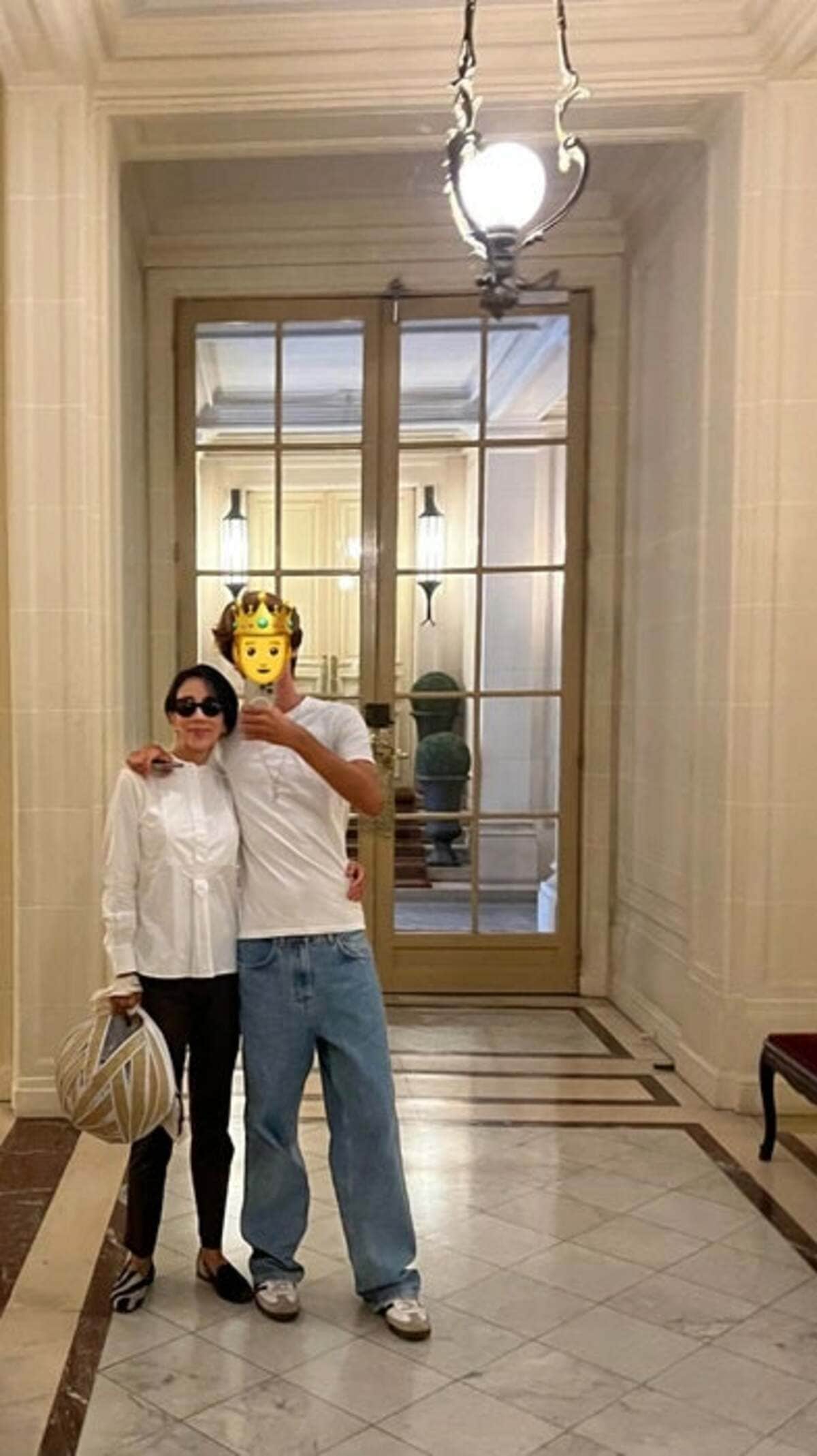 中村江里子、身長180cm超えの息子との2ショットを公開「フランスは9月