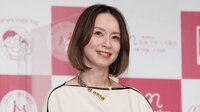 鈴木亜美 生後1カ月半の長女を抱っこし成長を実感
