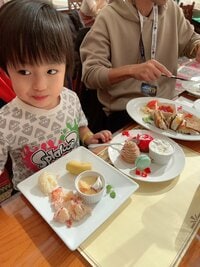 川崎希『USJのロブスター♡』