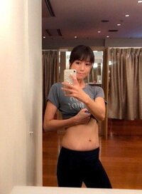hitomi、ダイエット途中の体重公開　“ぽっちゃりお腹”からの脱却目指す