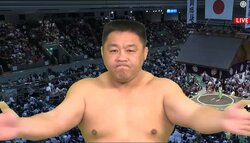 「普通の四股は踏めない」「かなり重い」横綱の“綱の重さ”に相撲芸人が思わず驚愕 「なんちゅー格好ｗ」ファンは驚き