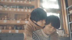 田中圭、陶芸デートで後ろからハグ！イチャイチャシーンに「あかん息してない」「ゴーストじゃん…尊すぎて無理」視聴者興奮『おっさんずラブ-リターンズ-』