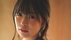 “津田塾大卒の才女”塩見きら、独特の色気をしっとり撮り下ろし 『週プレ』登場