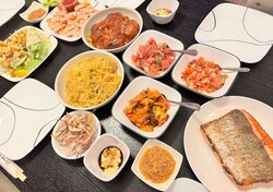 薬丸裕英、妻・石川秀美さんにリクエストしたメニューが並ぶ彩り豊かな食卓を公開