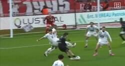 中村敬斗の執念！試合終了直前に魂の“ダブルフィニッシュ”の瞬間　1点ビハインドの局面で見せた意地の猛攻撃「決まってたらヒーロー」