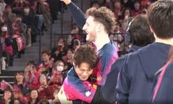 “高校No.1セッター”の大人気シーンをアリーナで再現「今回も宮侑になりきってトス」「最高すぎたんだが」男子バレーの始球式にファンも大興奮