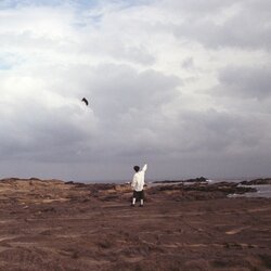 Daz (Flat Line Classics)、1st EP『Ria』より「Shinkyo feat. ONJUICY (Prod. Sakepnk)」のMVが公開。