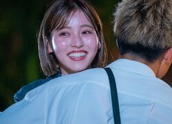 美人すぎるピラティス講師を夜のプールでギュッとハグ イケメンボクサーの勝負デート