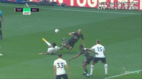 「人間魚雷かよ」プレミアリーグで起きた“殺人タックル”が物議 「うぉ！ 飛んでましたね…」放送席も驚き