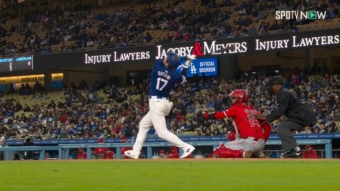 一振りだけで球場どよめき ドジャースファンの心を踊らす大谷翔平、120％の豪快スイング「バット振るたび歓声が」