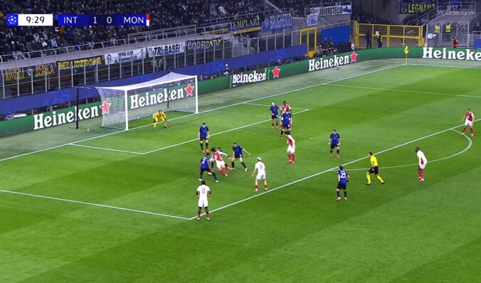 【写真・画像】「バグってるよ！」鈴木彩艶の70m超“理不尽フィード”に騒然！ 一蹴で数的優位を作り出した瞬間「マジですげえ」　1枚目