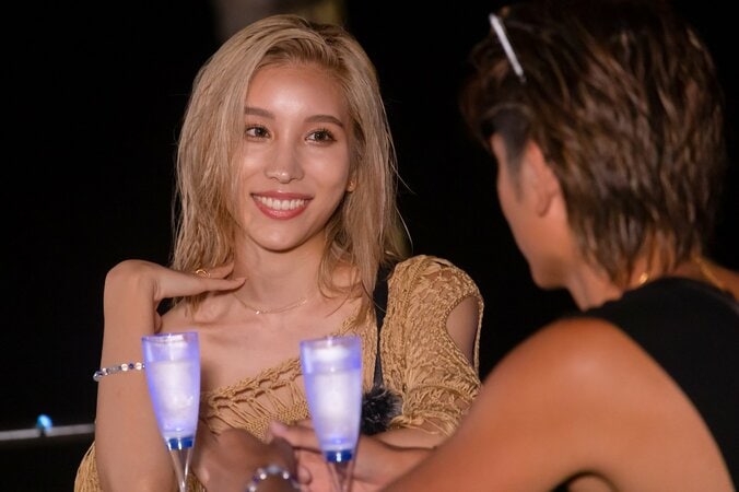 「男に好かれれば好かれるほど綺麗になる」セクシーな女王様系ギャル・レオナ様の魅力にニューヨーク屋敷もゾッコン『シャッフルアイランド Season3』#4 1枚目