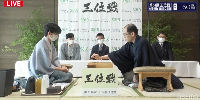 注目の第1局も最終盤 藤井聡太七段寄せ切るか、木村一基九段が粘るか／将棋・王位戦七番勝負 1枚目