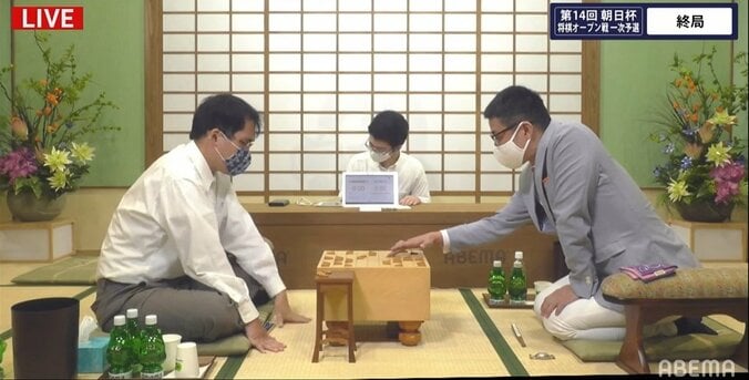 野月浩貴八段が渡辺正和五段に勝利 午後2時からもう一局／将棋・朝日杯 1枚目