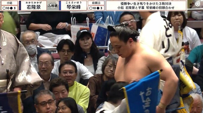 「懸賞旗より派手やんw」「さすがに目立つ」人気力士の取組で“ひと際”の存在感 レジェンドの姿にネット驚き 5枚目