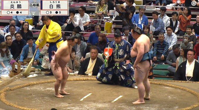 「え、仲良く映ってる」台風迫る国技館に“まさか”の2ショット “ひと目”でわかる存在感に「どんだけ好きなの」反響続々 4枚目