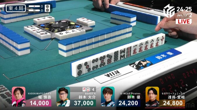 鈴木優の手牌に浮いた中