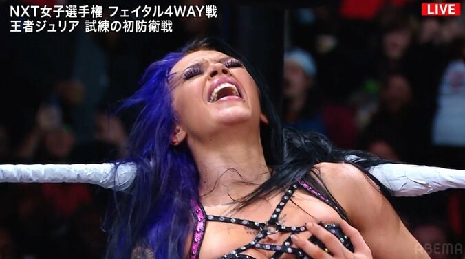 自ら苦悶するコーラ・ジェイド