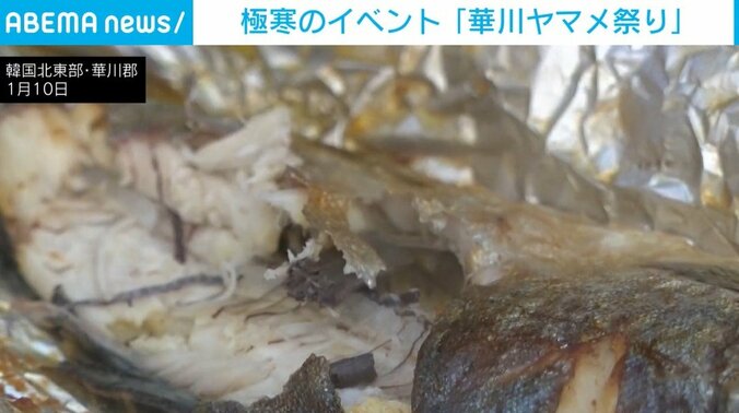 会場内で調理したヤマメ