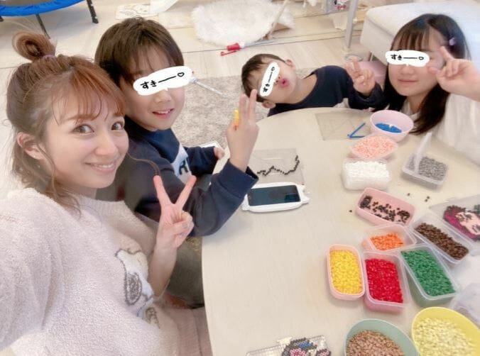 辻希美、子どもたちと「鬼滅の刃」キャラをアイロンビーズで作成 「めっちゃ可愛いゃーん」 2枚目