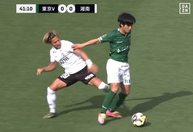 「泣ける…」Jリーグの“夢の兄弟対決”が胸熱！「母の日に最高のプレゼント」福田湧矢・翔生の激しいデュエル→ハイタッチ＆抱擁が話題「スラムダンクを思い出す」 2枚目