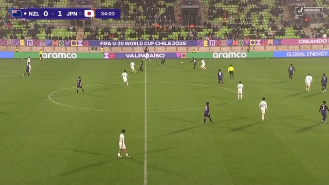 「反応が遅い」鈴木彩艶に現地メディアが辛辣評価…「軌道に騙された」痛恨失点で最下位チームに敗戦 3枚目