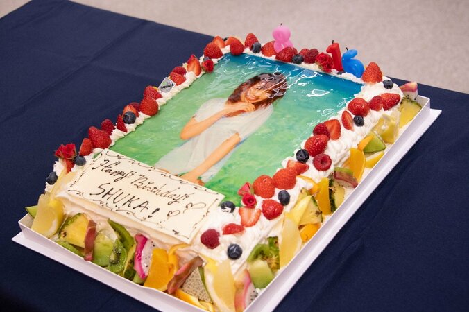 ラブライブ！声優の斉藤朱夏、サプライズの誕生日ケーキにうれし涙「油断した」 3枚目