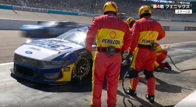 他人のピットで「増し締め」 レース中に繰り広げられた驚きの光景に「しぶしぶやってる笑」「やってくれるのが面白い」衝撃広がる  2枚目