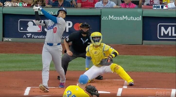 【写真・画像】大谷翔平が「Oh！」叫ぶ　38号後に打席で“思わぬハプニング”…ファウルが球審直撃も即座に見せた“神対応”　1枚目
