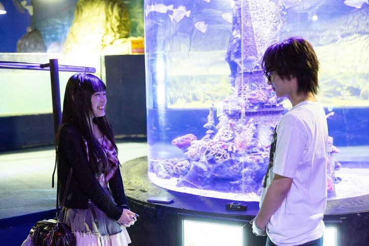 【写真・画像】メガネが似合いすぎる天然イケメン男子りくと、たまきの「かっこいい」にデレデレ!水族館デートで急接近『今日好き』チェンマイ編第3話 3枚目