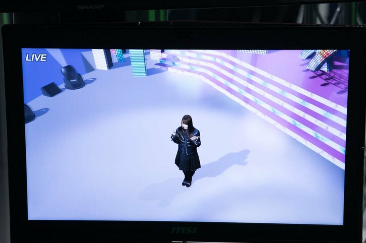 欅坂・菅井&土生が5Gの世界を体験「100Gになったらどうなるんだろう」