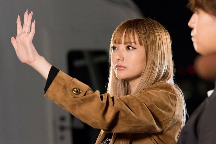 スターとなったアユは周囲のイメージと現実のギャップに怯えるように『Ｍ 愛すべき人がいて』第6話