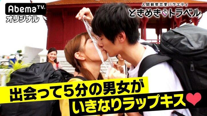 【画像】同じストローでジュースを…夜の市場で“三角関係”が加速？