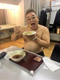 「なぜに裸体か?」平野ノラ、サンド伊達の上半身裸ショット公開