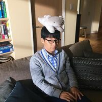 「可愛すぎるんですがっ…！！」星野源、『逃げ恥』ぬいぐるみを頭に乗せたオフショットにファン絶賛