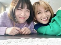 浜辺美波＆岡崎紗絵のドラマ『ドクターホワイト』仲良し2ショットに「素敵な笑顔」「天使」の声